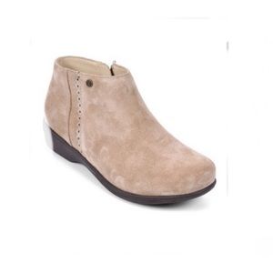 Spenco Tan Manor Suede Wedge Ankle Boot Women’s Size 5 NEW